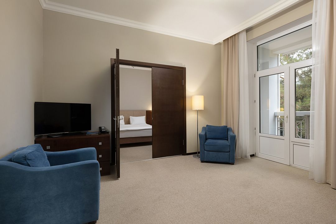 Люкс 2-местный 2-комнатный (корпус Салют)