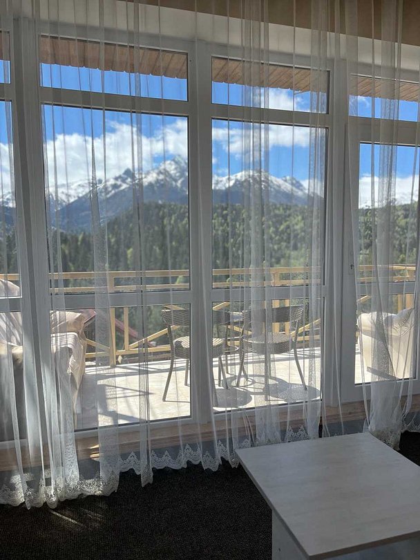 Люкс 4-местный (с видом на горы)