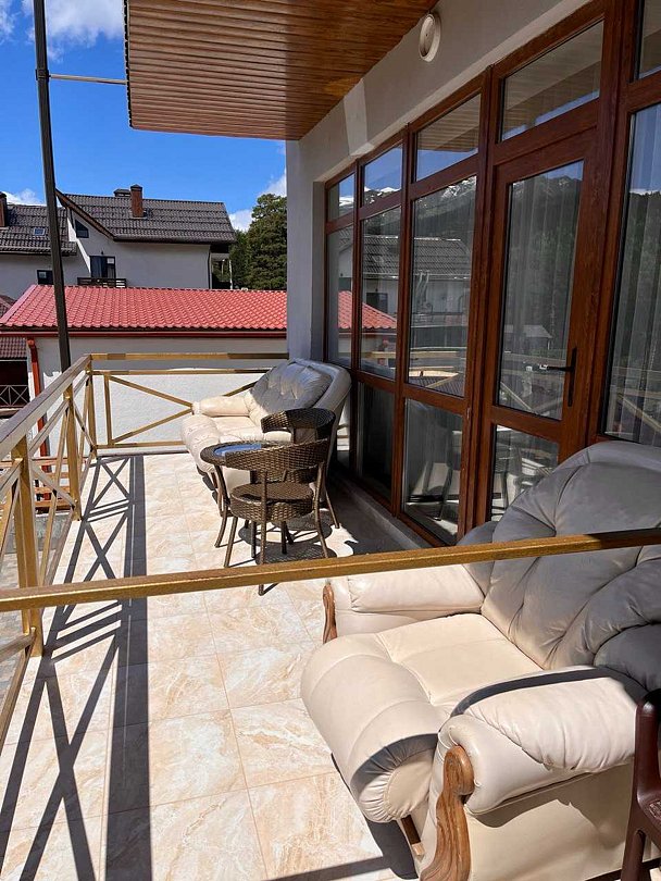 Люкс 4-местный (с видом на горы)