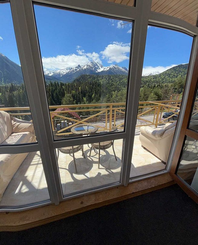 Люкс 4-местный (с видом на горы)