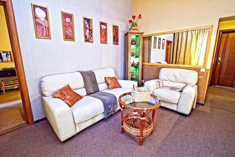 Люкс 4-местный 2-комнатный (Retro)