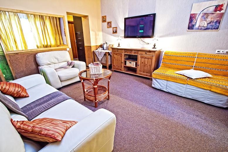 Люкс 4-местный 2-комнатный (Retro)