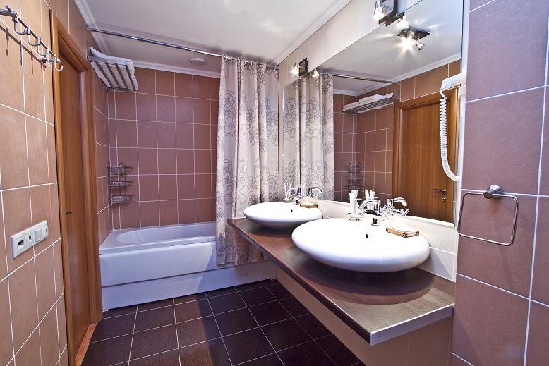 Люкс 4-местный 2-комнатный (Retro)