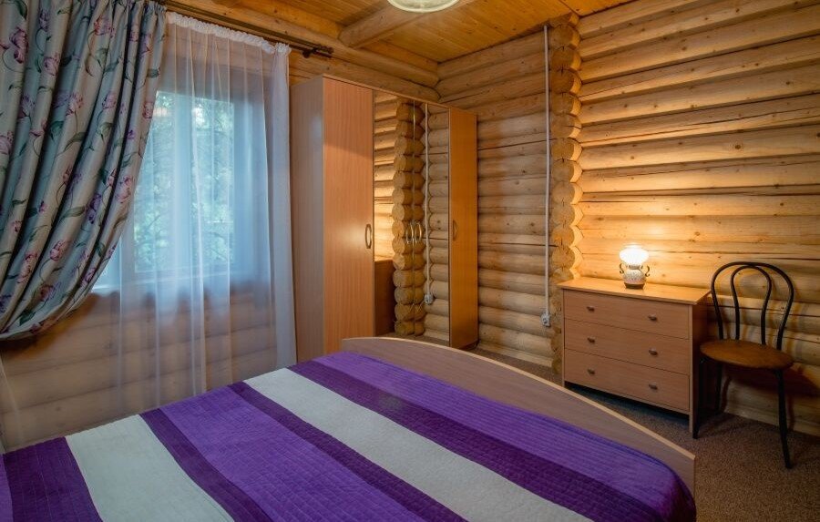 Коттедж-сруб 2-местный 2-комнатный (1 этаж)