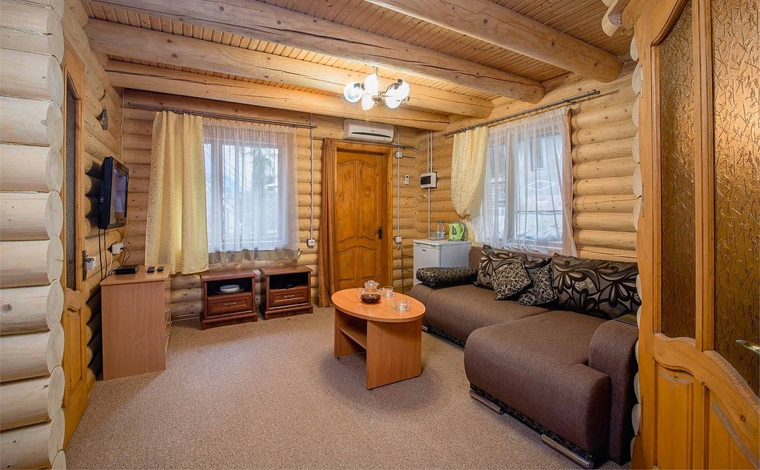 Коттедж-сруб 4-местный 3-комнатный (с двориком)