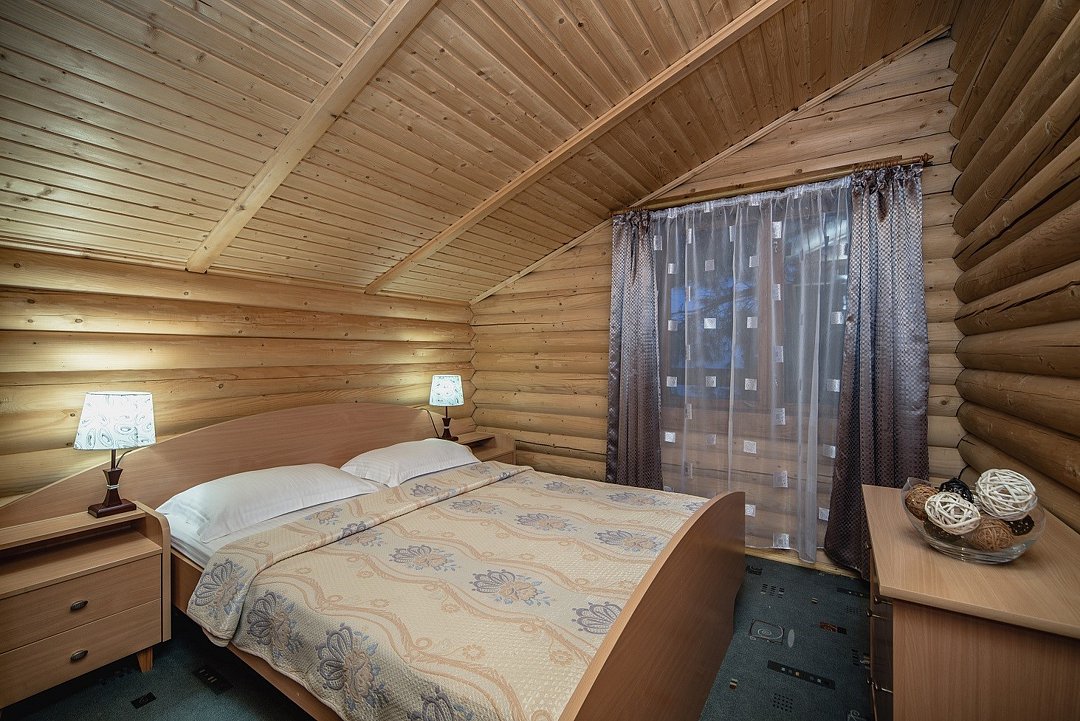 Коттедж-сруб 4-местный 3-комнатный 2-этажный (с кухней)