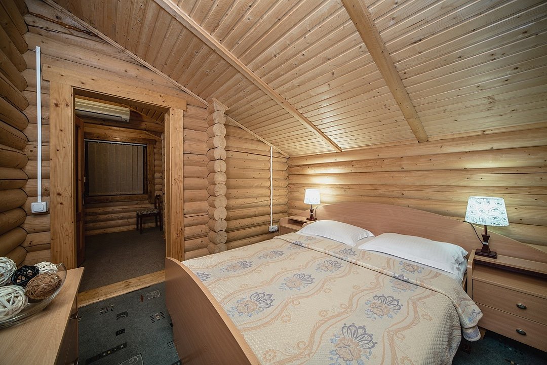 Коттедж-сруб 4-местный 3-комнатный 2-этажный (с кухней)