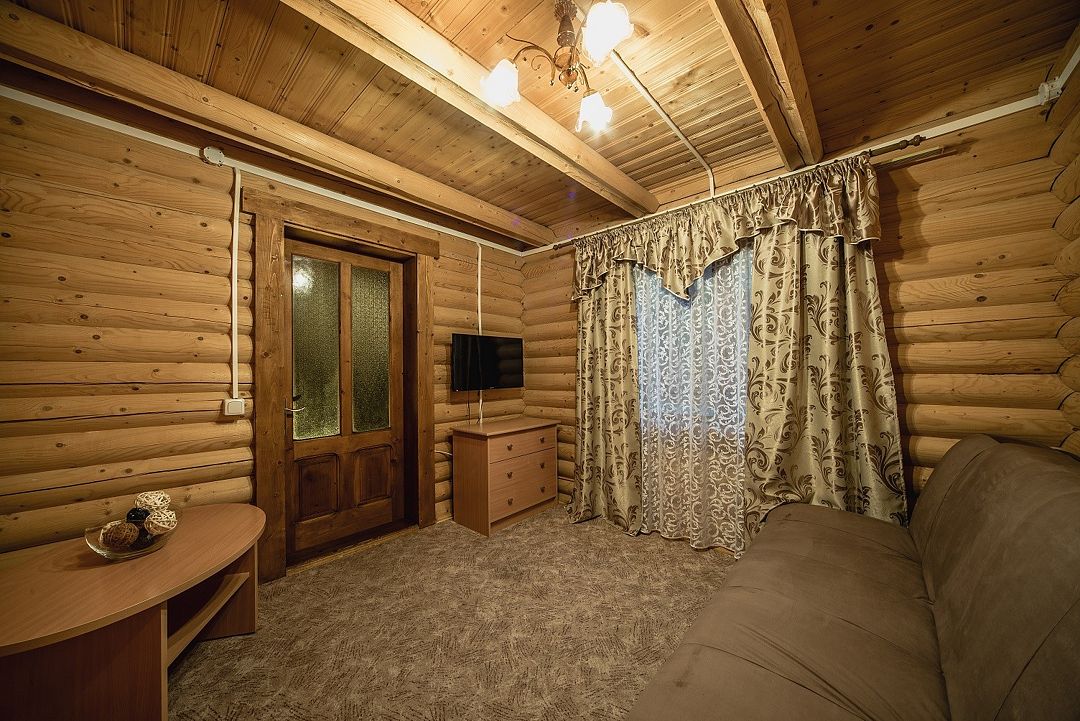 Коттедж-сруб 4-местный 3-комнатный 2-этажный (с кухней)