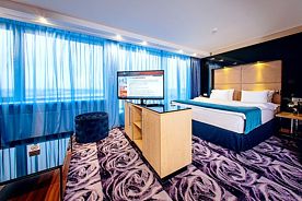 Представительский Люкс с видовой ванной и видом на реку, Отель Санкт-Петербург, Санкт-Петербург