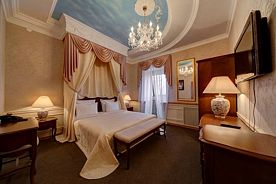 Номер класса Люкс с джакузи, Грин Отель, Низино