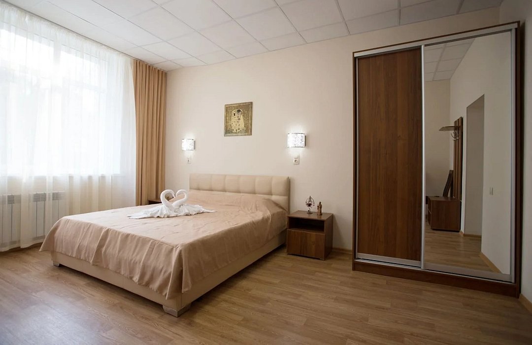 Семейный Комфорт 2-местный 2-комнатный (главный корпус)