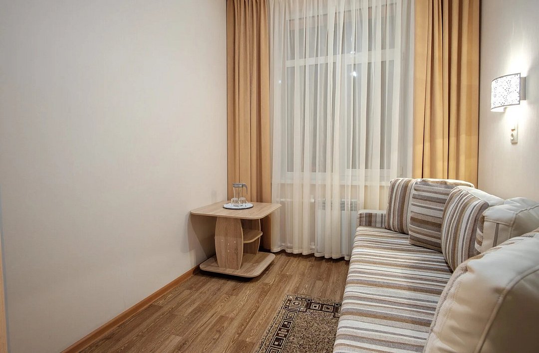 Семейный Комфорт 2-местный 2-комнатный (главный корпус)