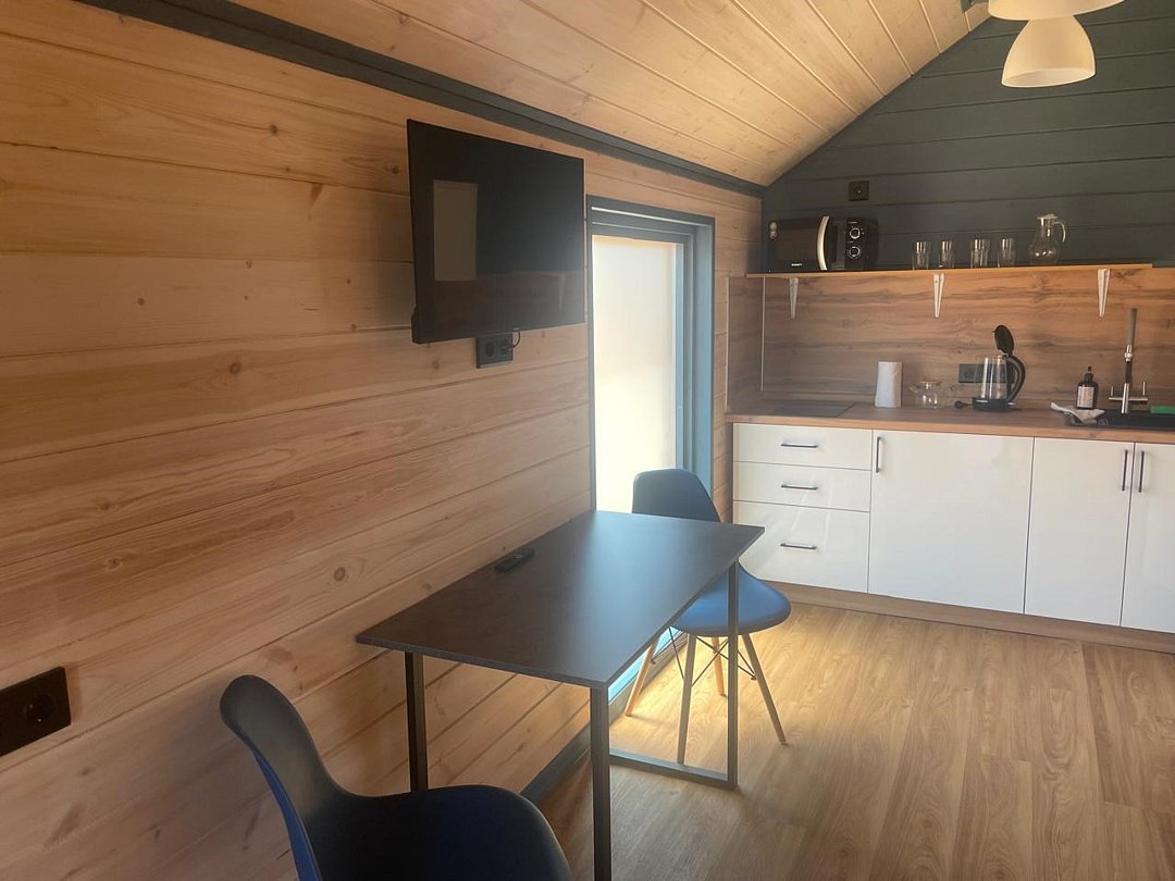 Бунгало 2-местный 2-комнатный (с выходом на море и пляж)