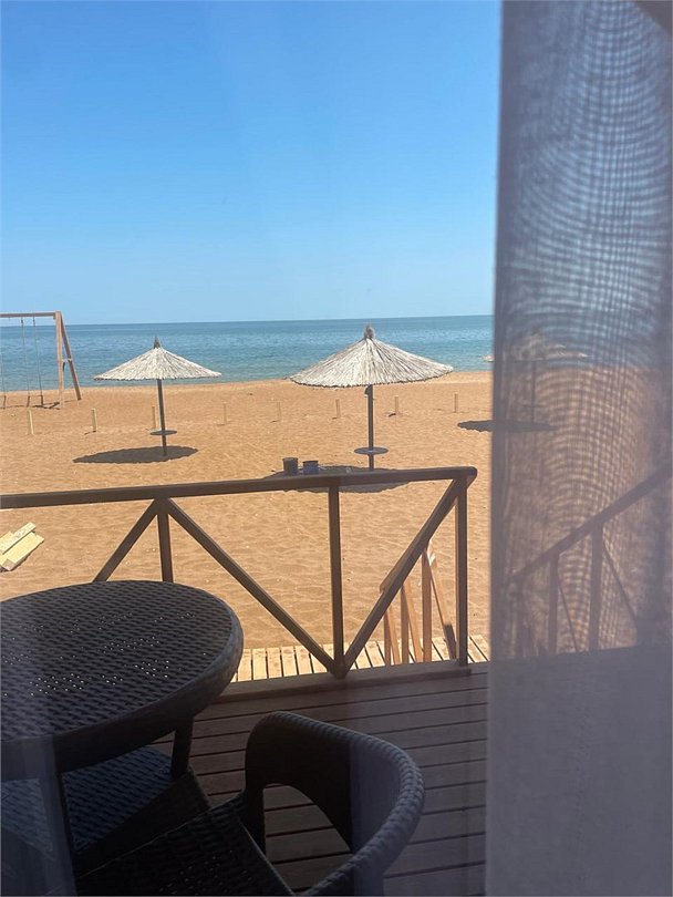 Бунгало 2-местный 2-комнатный (с выходом на море и пляж)