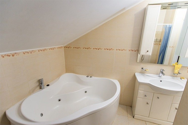 Люкс 2-местный 1-комнатный (с джакузи)