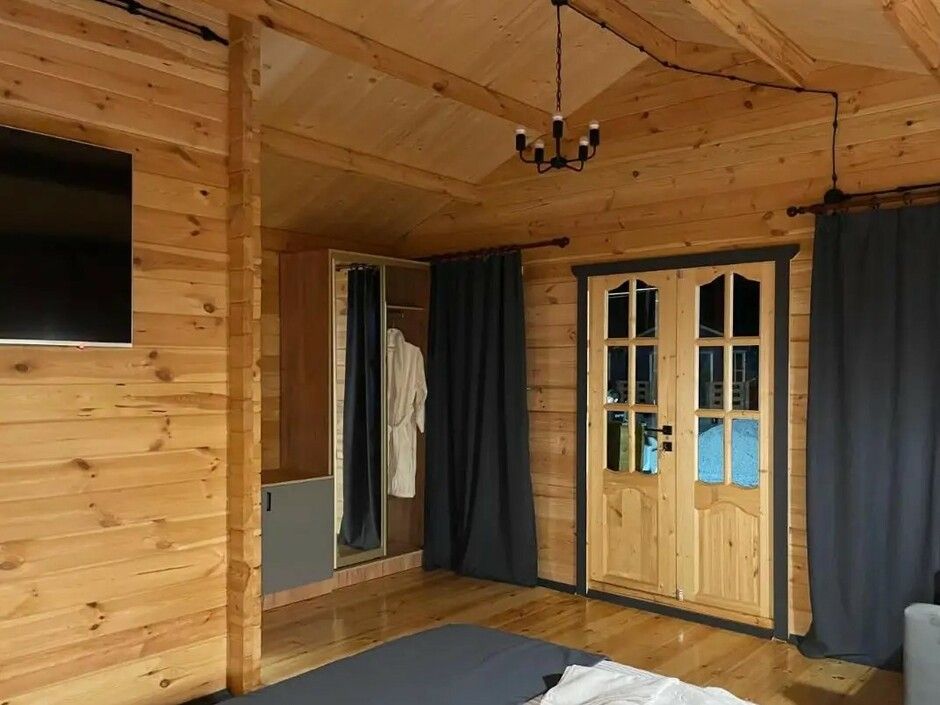 Коттедж 2-местный (с диваном)