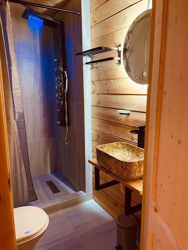 Коттедж 2-местный (с диваном)