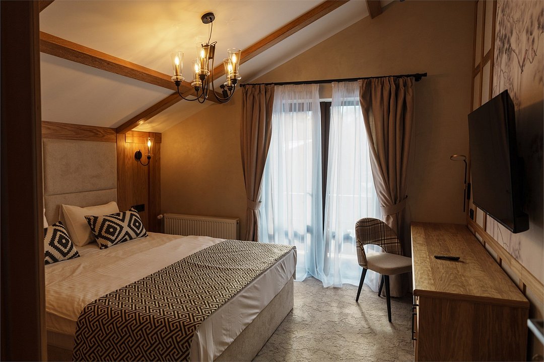 Шале 9-местный 4-комнатный (№6, 2 этажа)