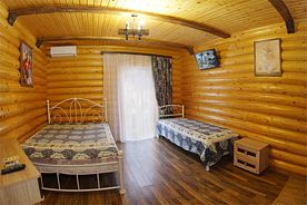 Полулюкс 3х-местный "сруб" без балкона, Гостиница Роман, Бахчисарайский район