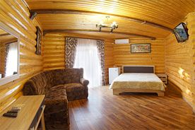 Полулюкс 3х-местный "сруб" с балконом, Гостиница Роман, Бахчисарайский район