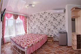 Семейный 4х-местный полулюкс, Гостиница Роман, Бахчисарайский район