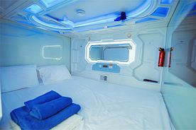 Капсула, Гостиница Сальвадор, Партенит