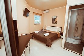 Стандарт, Гостиница Сальвадор, Партенит