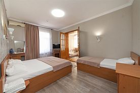 Люкс двухкомнатный, Гостиница Седьмое Небо, Саки