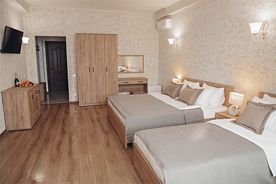 Семейный с тремя кроватями (King size и односпальными), Курортный отель Каменское, Ленинский район