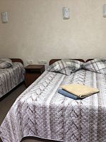 3-ех местный стандарт с двусп. кроватью и односпальной кроватью, Гостиница Эдем, Саки