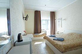 Улучшенный трехместный номер с видом на море, Гостевой дом Ультрамарин, Евпатория