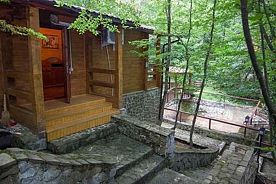 Коттедж-сруб "Люкс" с одной спальней и гостиной, Эко-отель Поляна Сказок, Ялта