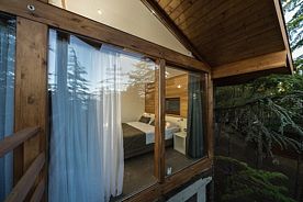 Новый коттедж с двумя спальнями, кухней-студио и террасой, Эко-отель Поляна Сказок, Ялта