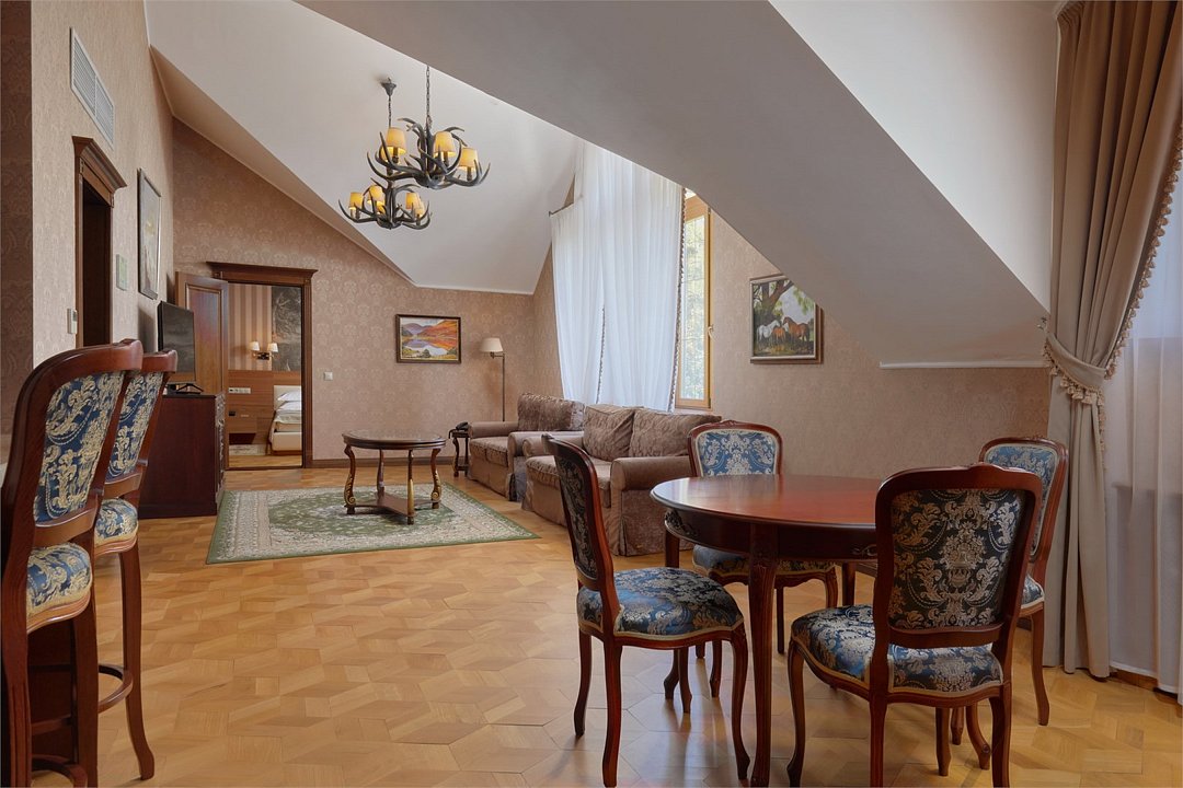 Апартаменты 4-местный 3-комнатный (Охотничий 4*)