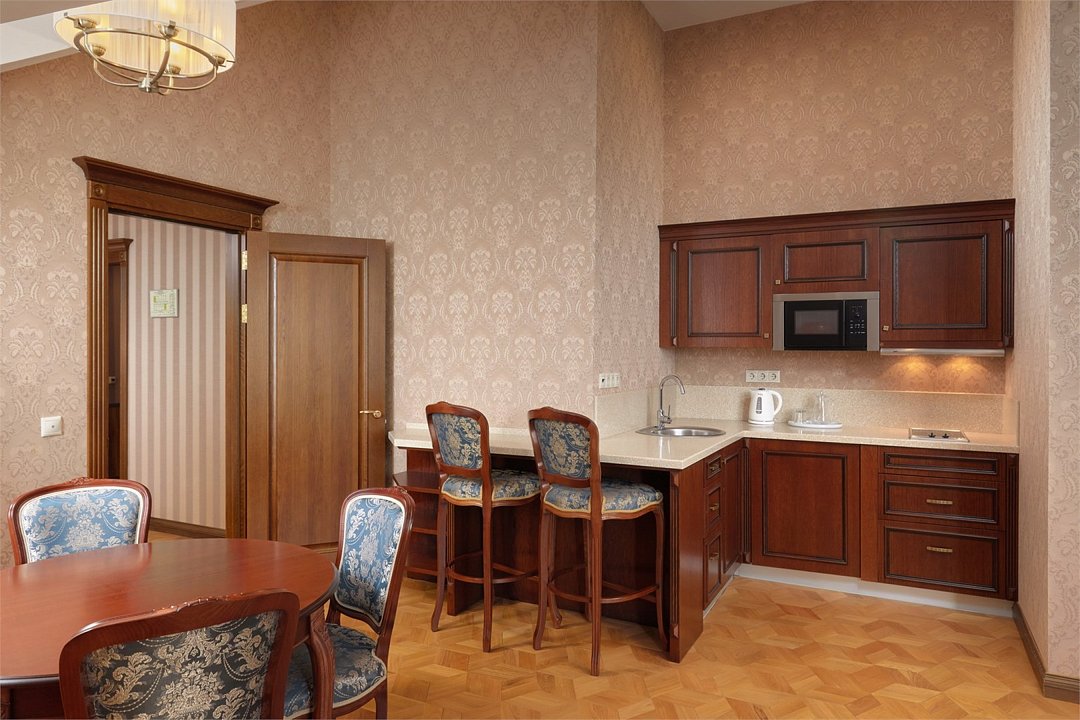 Апартаменты 4-местный 3-комнатный (Охотничий 4*)