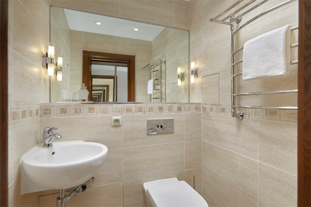 Люкс 2-комнатный 2-местный (с балконом, Охотничий 4*)