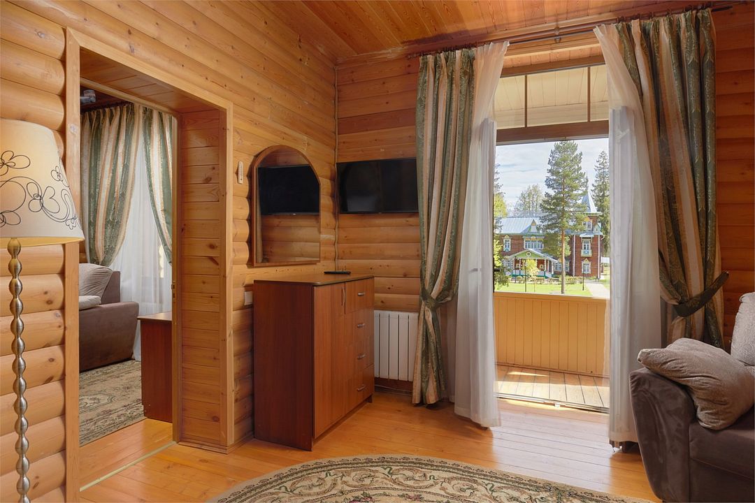 Стандартный 2-местный 2-комнатный (с балконом, Кедровый)