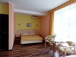 Стандарт четырёхместный с балконом, Гостиница Синее море, Лермонтово