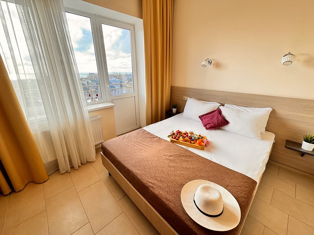 Полулюкс 2-местный (вид на море)