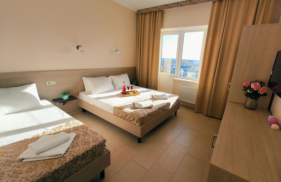 Полулюкс 3-местный (вид на море)