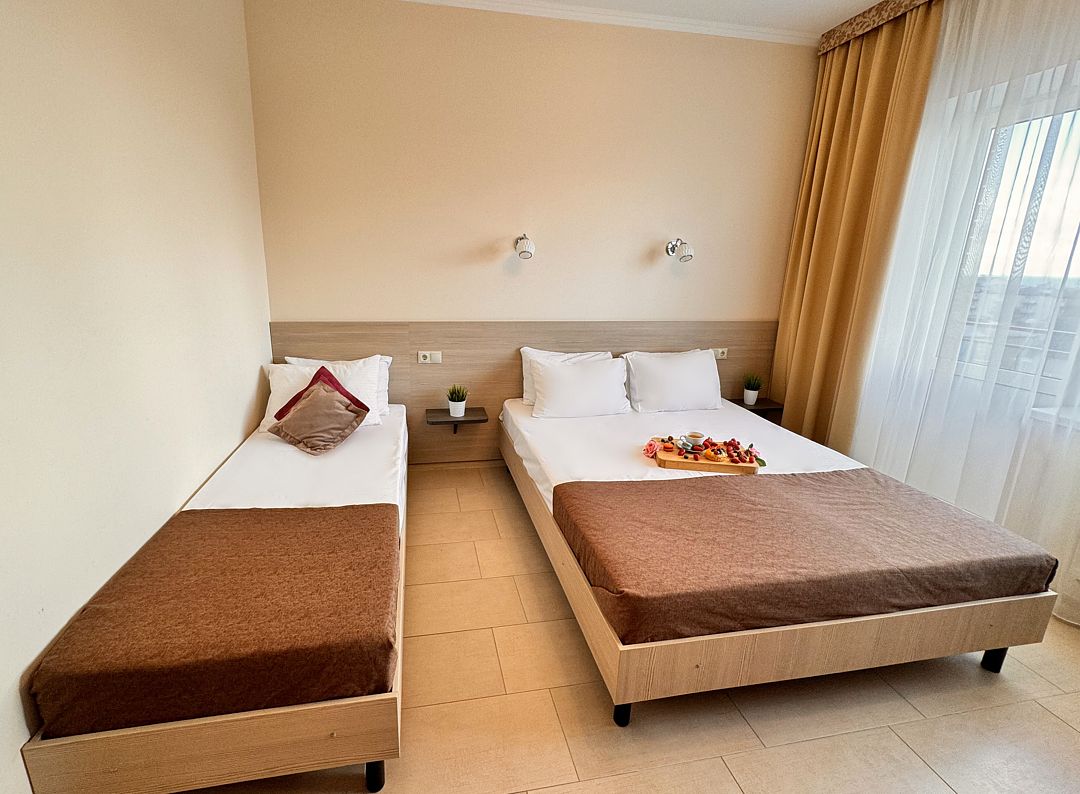 Полулюкс 3-местный (вид на море)