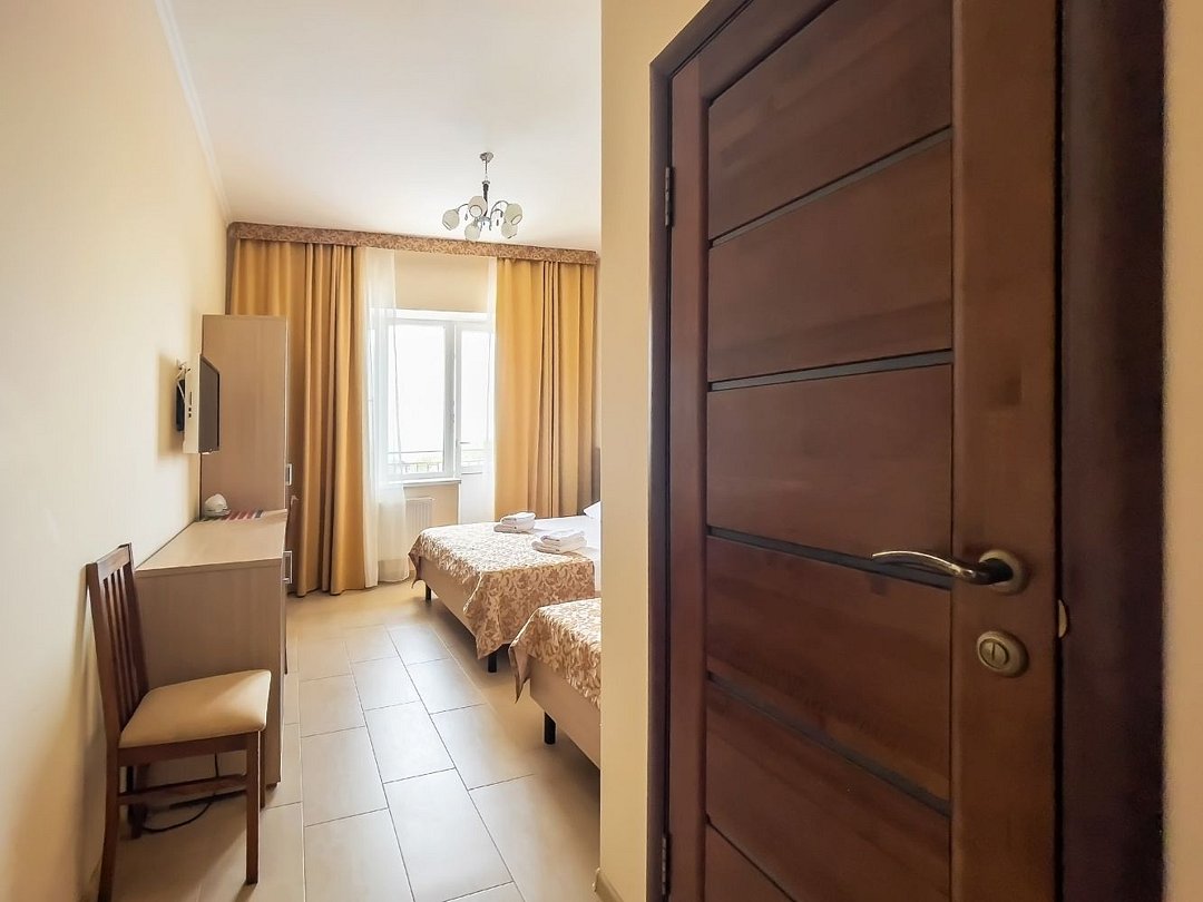 Полулюкс 3-местный (вид на море)