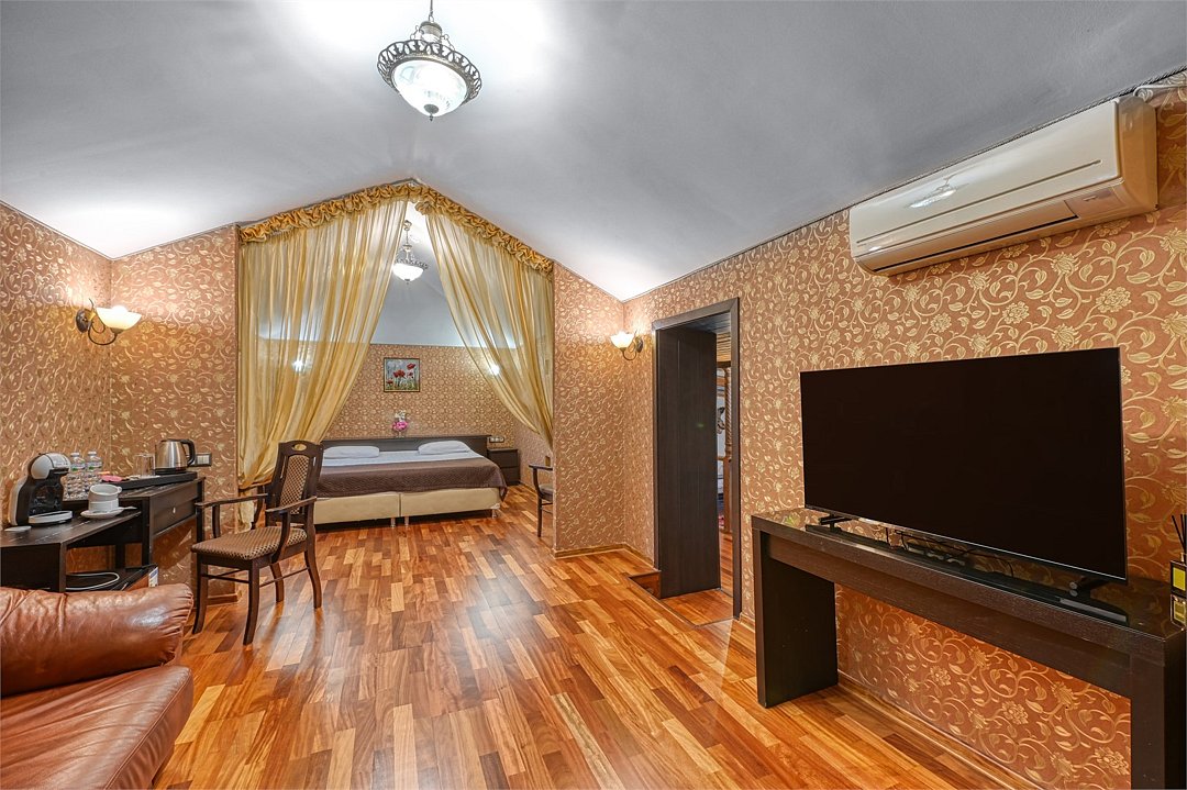 Люкс 2-местный 2-уровневый (бильярд, ванна)