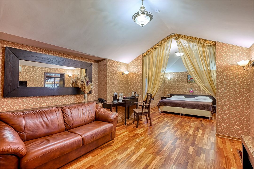 Люкс 2-местный 2-уровневый (бильярд, ванна)