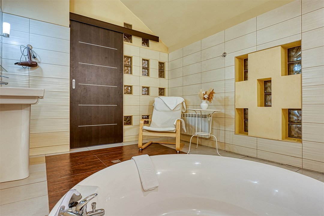 Люкс 2-местный 2-уровневый (бильярд, ванна)