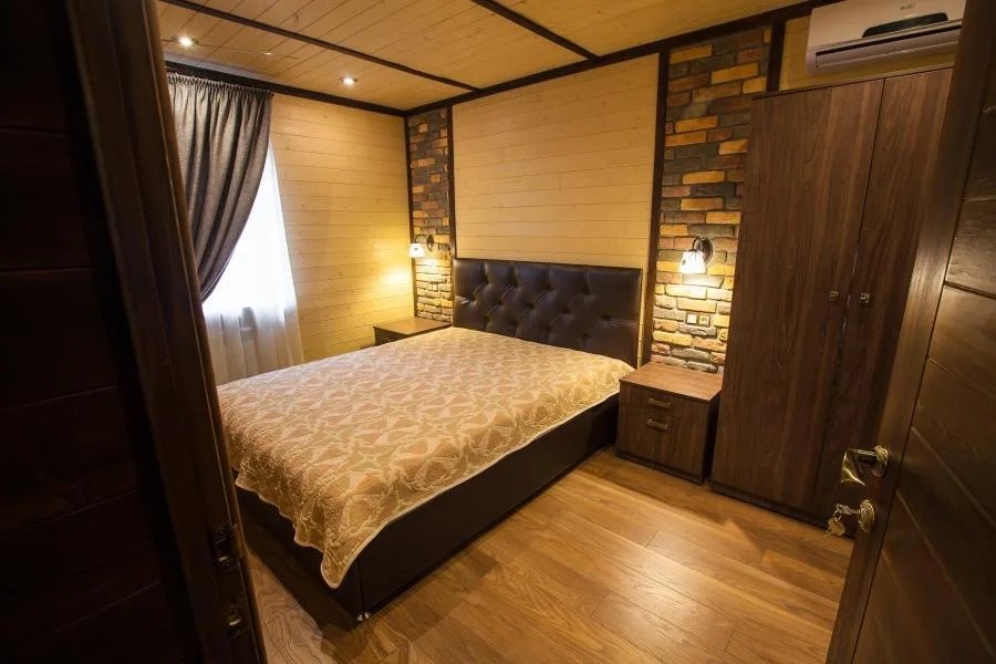 Коттедж Банкетный 8-местный 4-комнатный