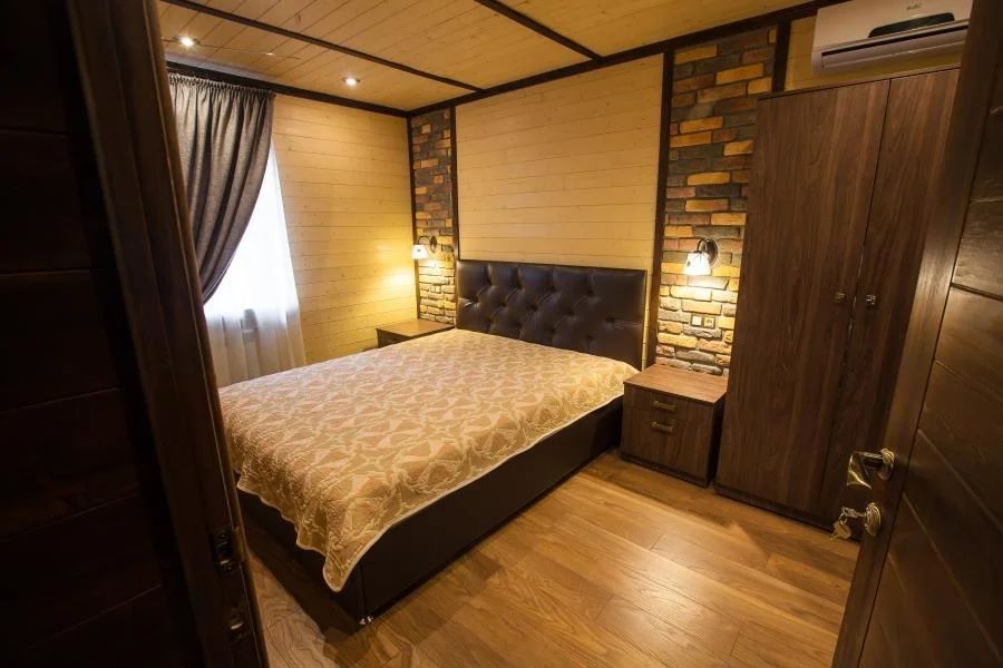 Коттедж Банкетный 8-местный 4-комнатный