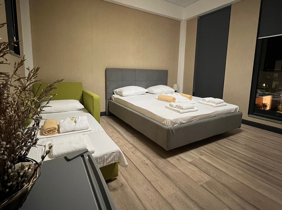 Полулюкс 2-местный 1-комнатный (с балконом, у бассейна)