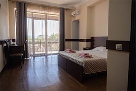 Двухместный номер с 1 кроватью или с 2 отдельными кроватями и с балконом, Гостиница Hotel&SPA DeLuxe, Махачкала