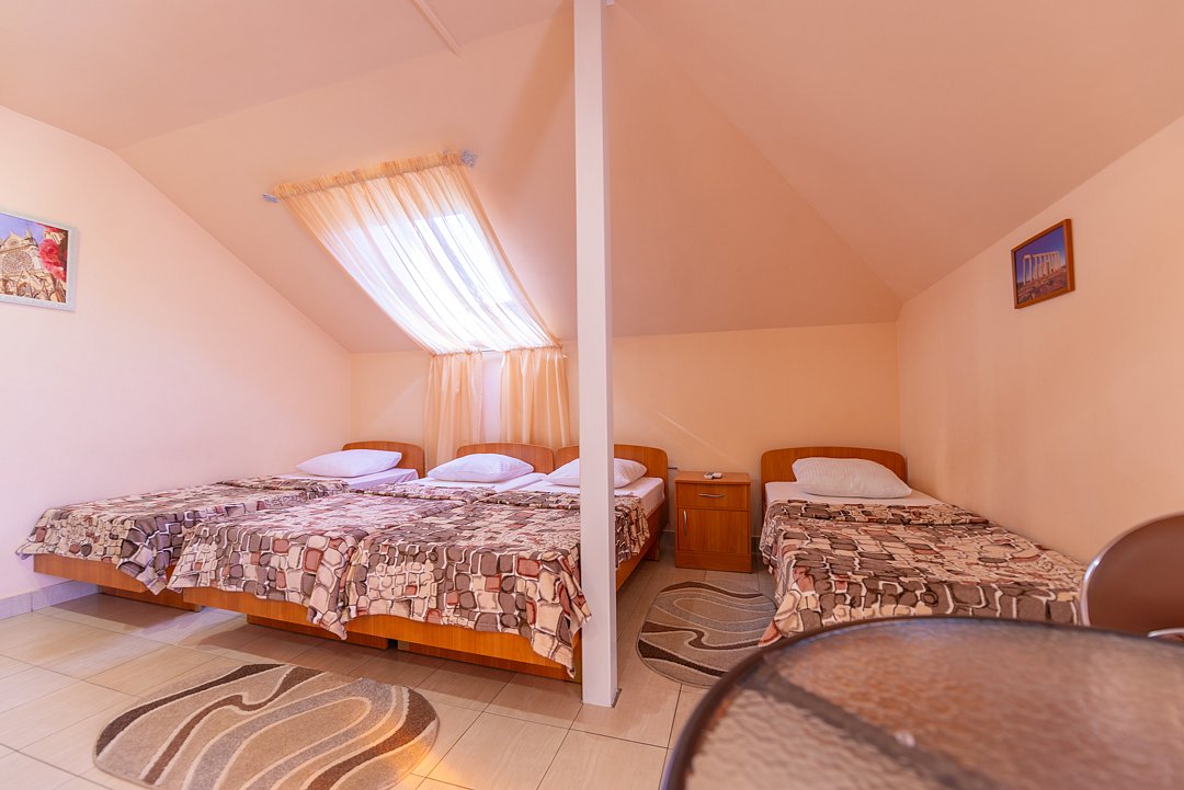 Стандартный 4-местный (с балконом)